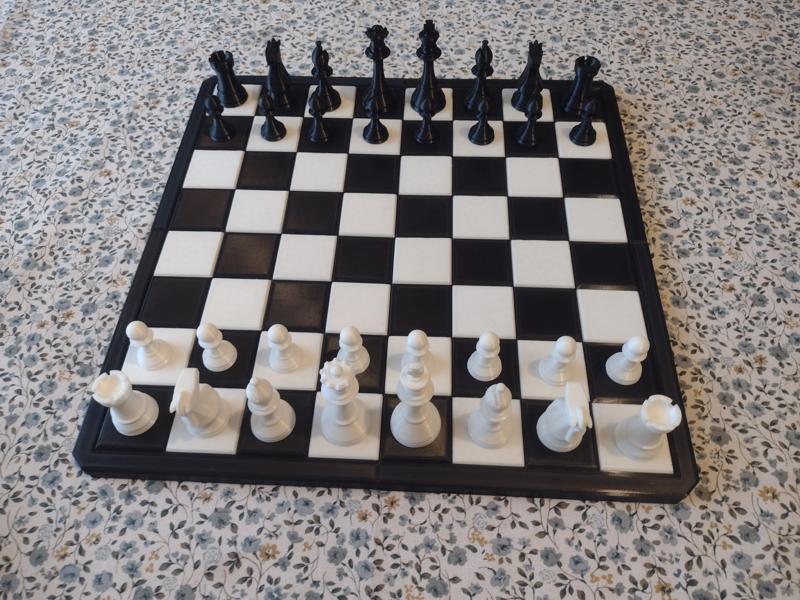 3D PRINTED CHESS BOARD by Jaroslav Troščák