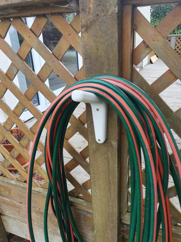 Garden hose hook