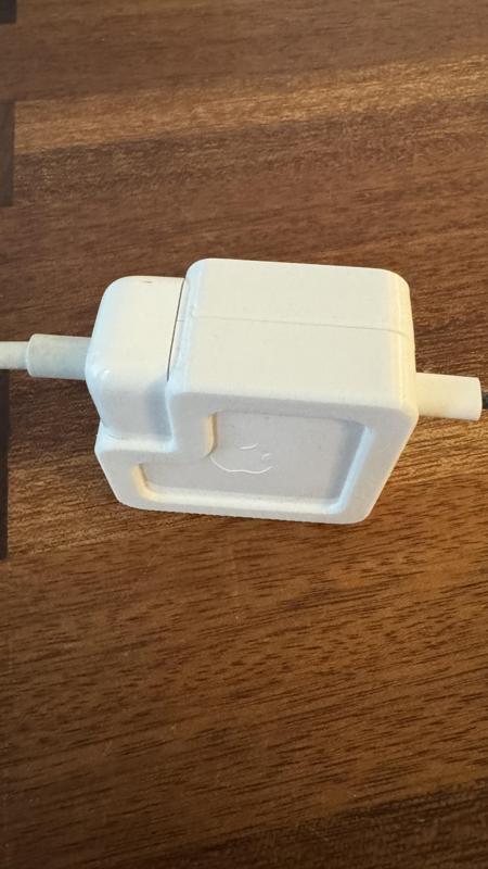 Apple Macbook Air 70W Magsafe charger/ power adapter case