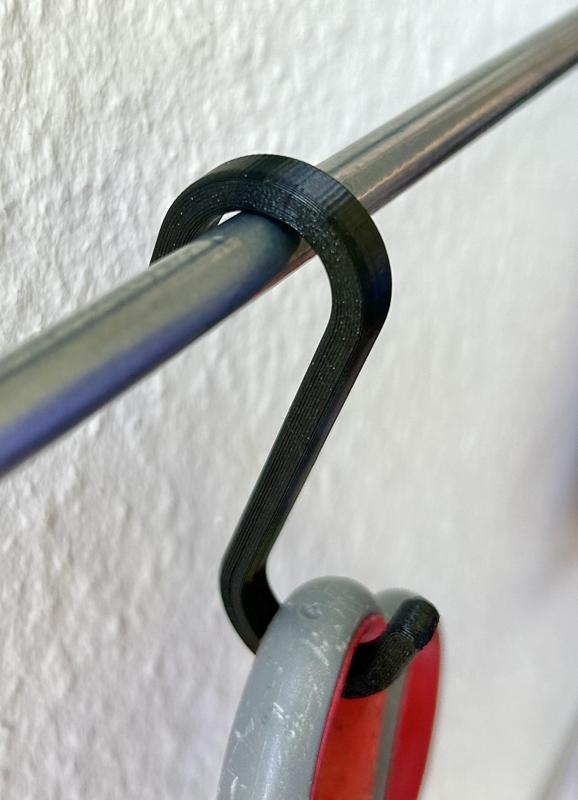 Hooks in varying sizes