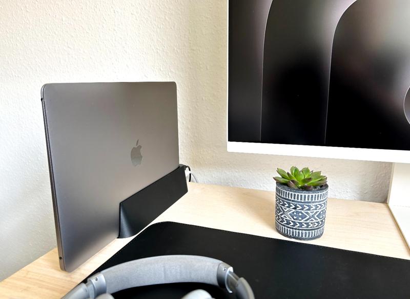 Minimalist MacBook Air/Pro Docking Station with Integrated USB-C Ports