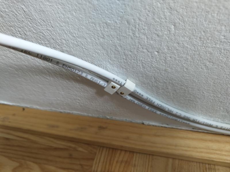 Cable clip for single cable