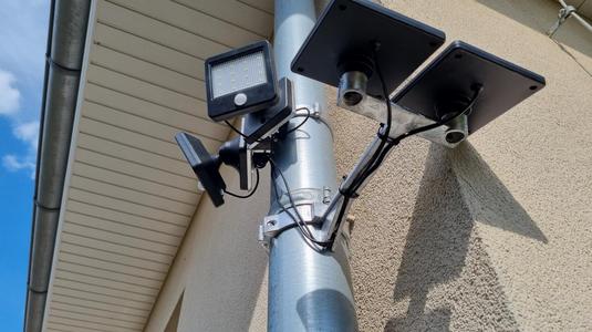 Držiak na dve solárne led svietidlá Lidl