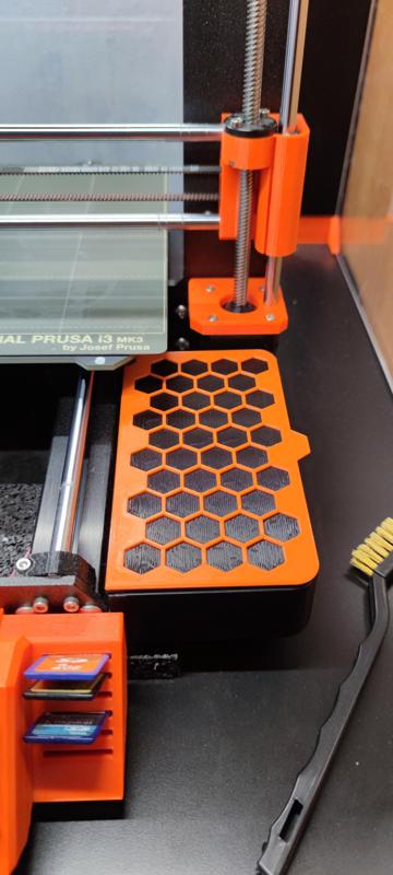Honeycomb lid for side drawer