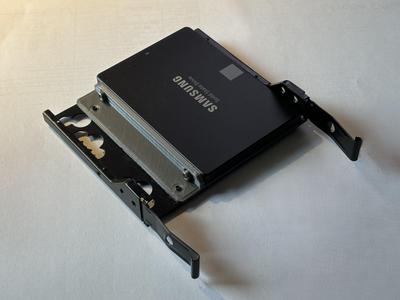 2.5" SSD adapter for Fractal Define R5 SATA backplane