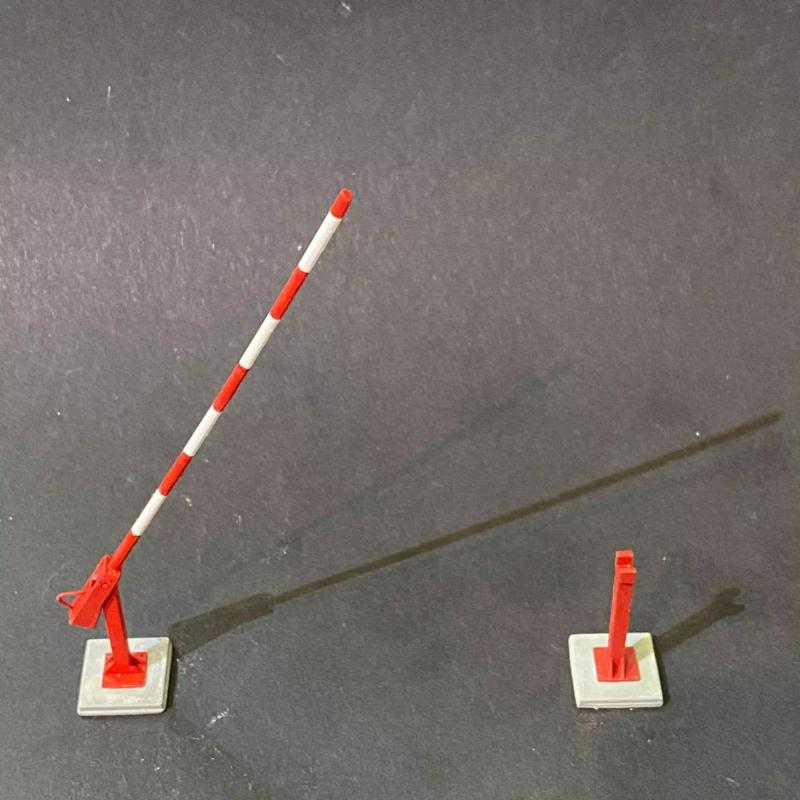 LIFTING ARM BARRIER 7MM SCALE O GAUGE MODEL RAILWAY