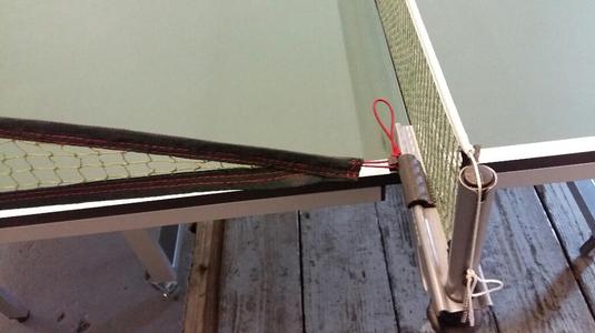 Crochet pour tenir les filets pour robot ping pong