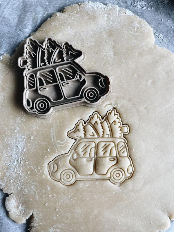 COOKIE CUTTER CAR WITH CHRISTMAS TREE