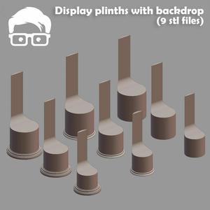 Display plinths with backdrop (round base)