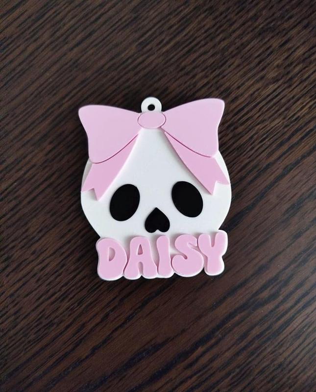 Skull name tag - Daisy