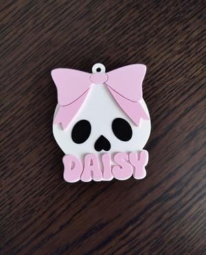 Skull name tag - Daisy