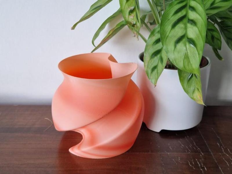 swirly vase