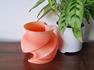 swirly vase