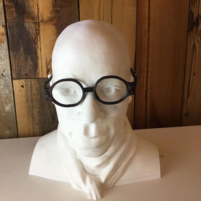 Twisted Round Articulated Glasses