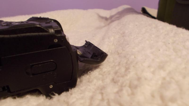 Olympus e-510 Memory Card Door Replacement Tab