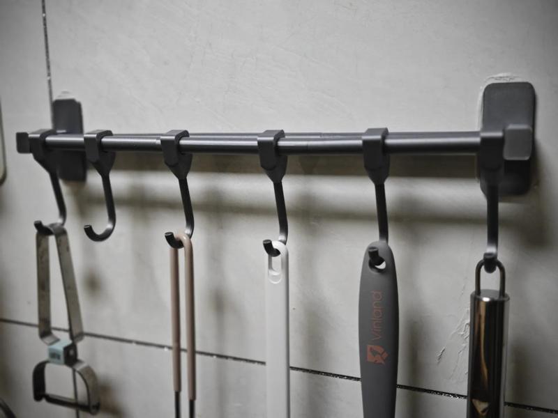 Kitchen spatula spoon knife cookware adhesive wall-mounted rack