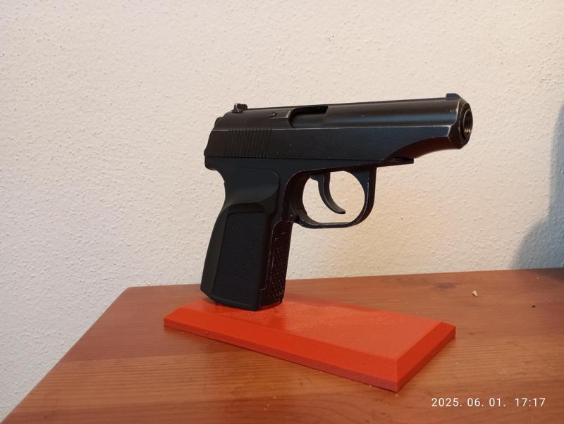 Gunstand for airsoft Makarov PMM
