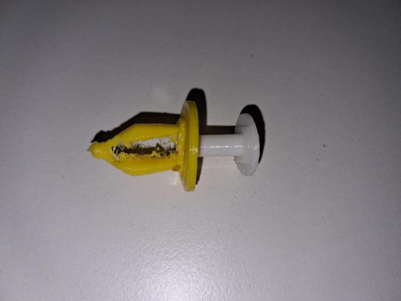 Trzymacz obudowy Forda Kugi