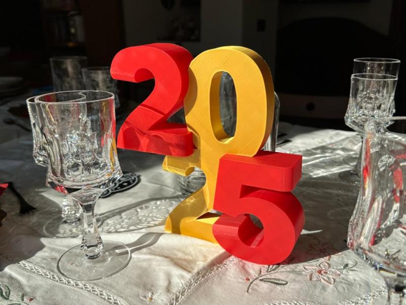 Center wish table for a happy new year 2025