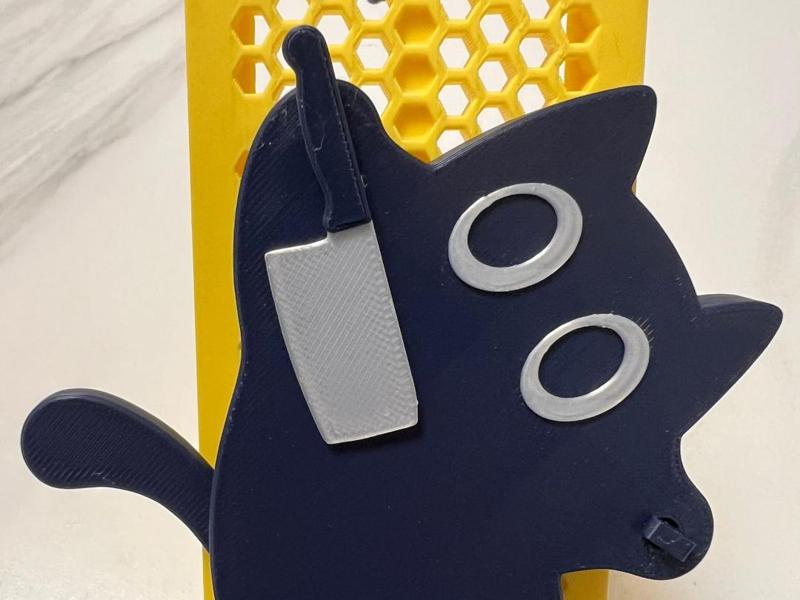 Northeastern Cat Turning Handkerchief Accessory - Cleaver