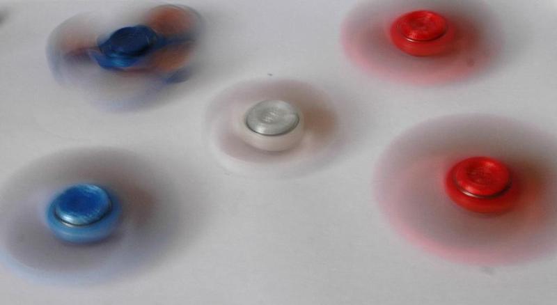 customizable bearing cap with finger pit