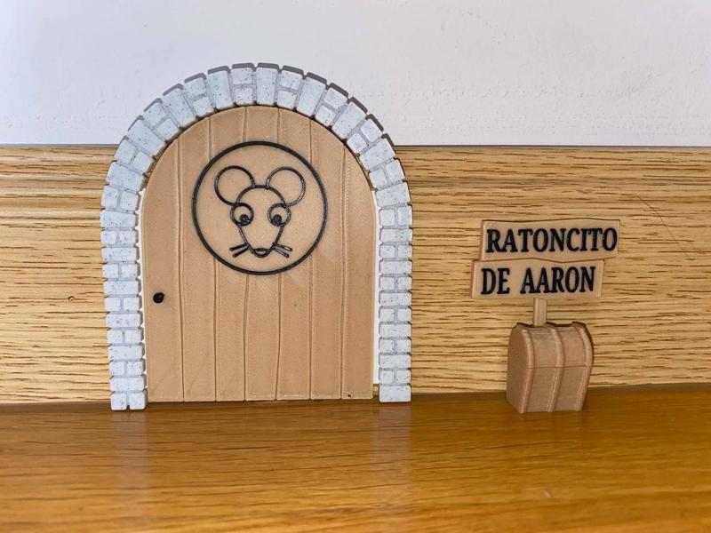 DOOR FOR THE LITTLE LAZY MOUSE