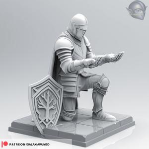 Medieval Knight Pen Holder – Decorative Figure