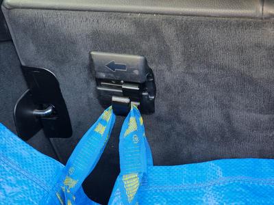Hooks for shopping bags in BMW E61 trunk