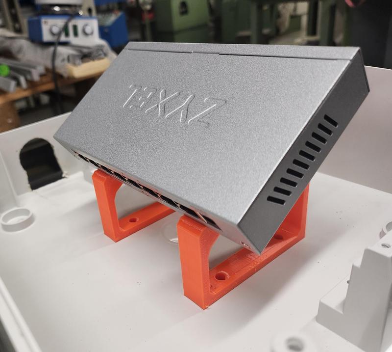 Switch Zyxel Support stand