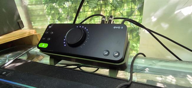 remix Audient evo 8: A 45degree stand