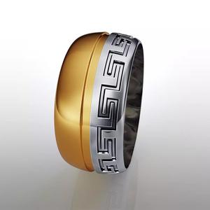 wedding ring with ornament