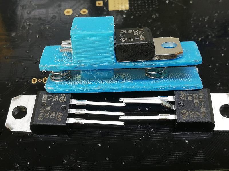 Bender for tranzistors