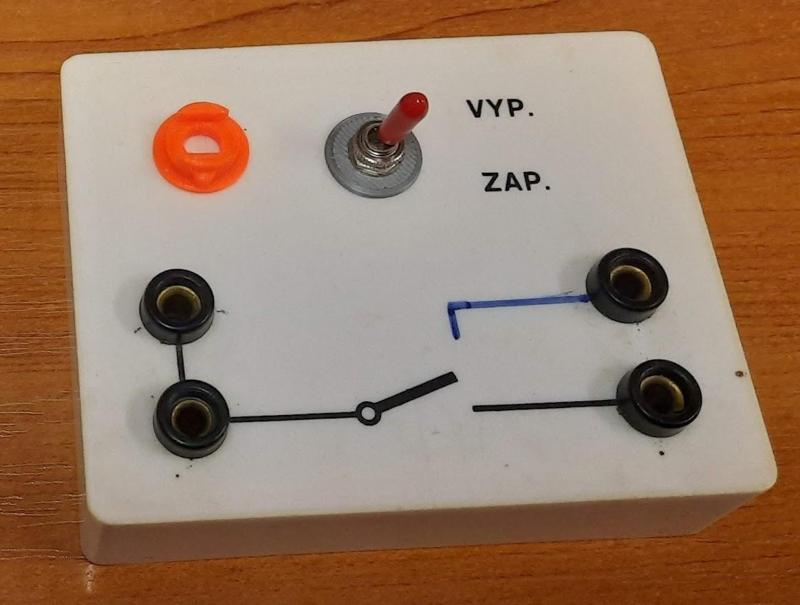 Žákovská souprava pro pokusy z elektřiny - náhrada vypínače - redukce