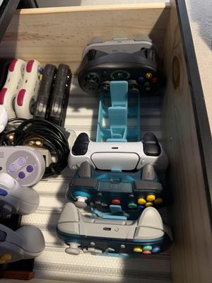 Universal Modern Controller Stand