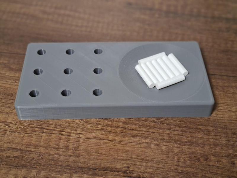 The Nine-Hole Peg Test (9HPT)