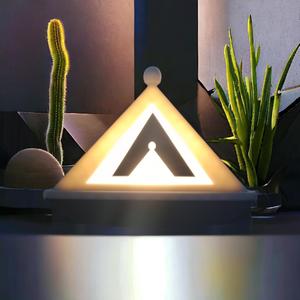 Pyramid decor lamp
