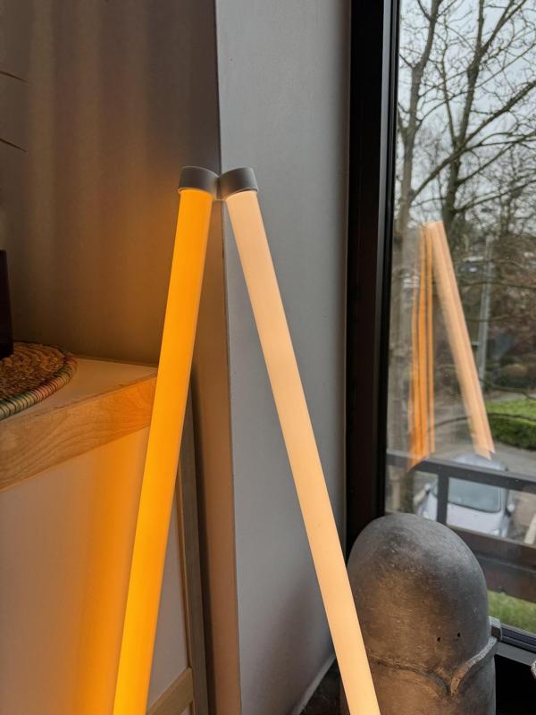 Hay Neon Tube 2x support