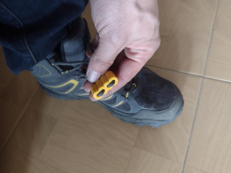 Shoelace lock / tamer