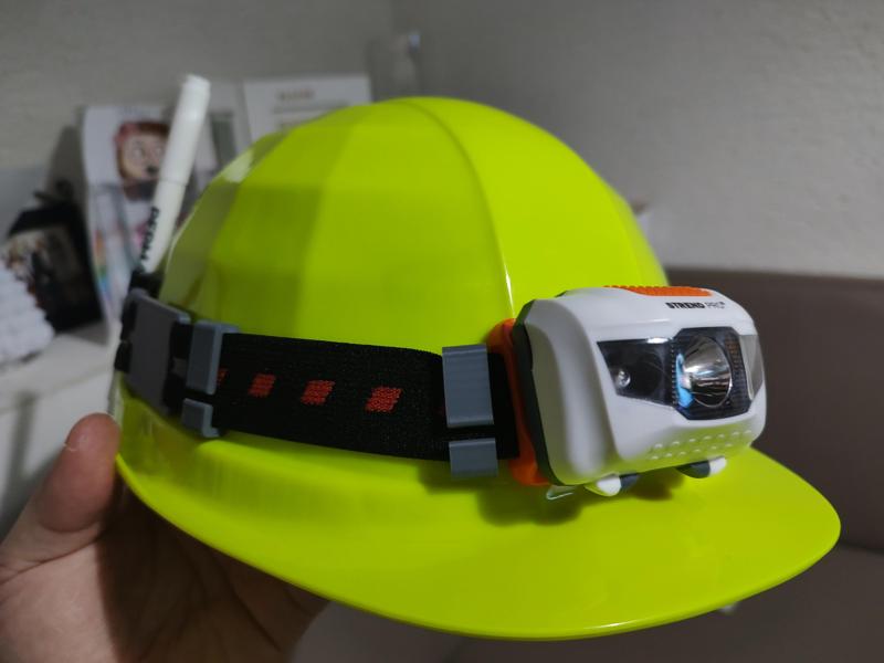 Hard hat clip