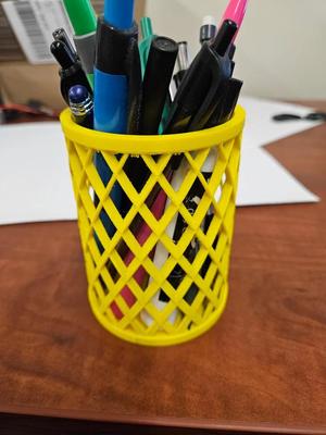 Twisted Spiral Pen Cup