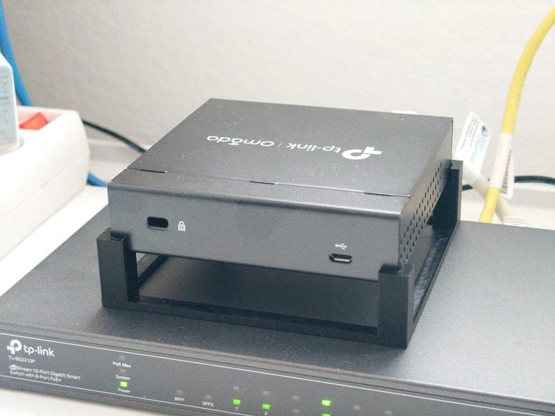 TP-Link OC200 stand