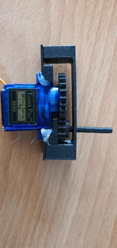 Servo holder with 1:2 gearbox