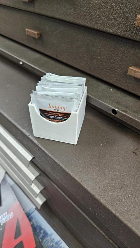 glasses wipes container