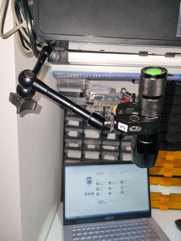Added mounting point for magic arm