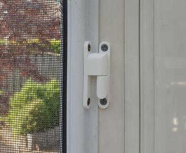 Easy2Fit screen door hinge and handle