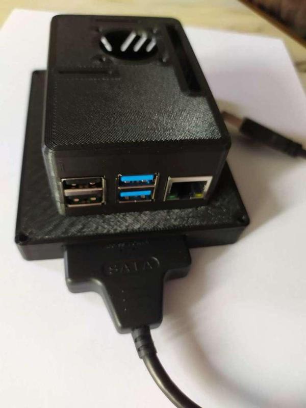 Raspberry Case and Kingston A400 SSD 2.5 Case with SATA Hole Adapter