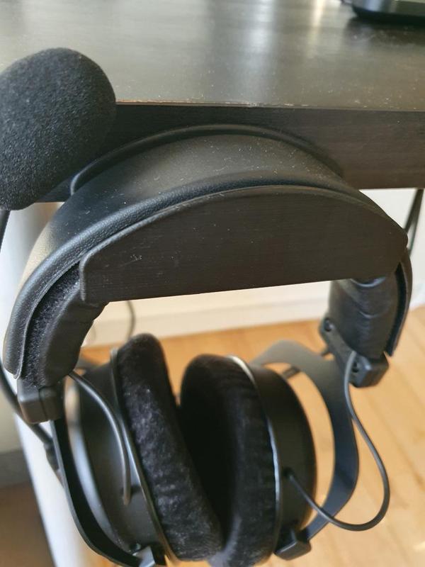 Headset holder