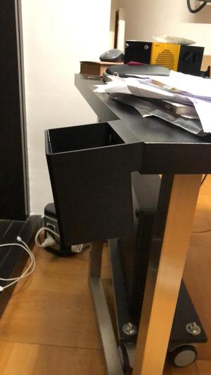 Desk side pen holder - Porta penne lato scrivania