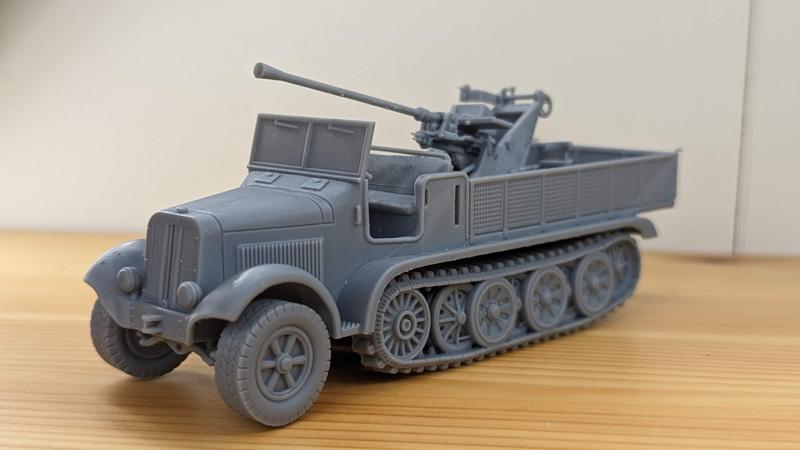 Half-track Sd.Kfz.6/2 - 3.7cm Flak 36 Auf 5t Zugkraftwagen + Crewmen (Germany, WW2)