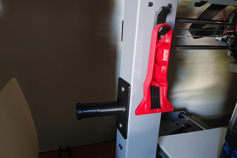 Spool holder side mount
